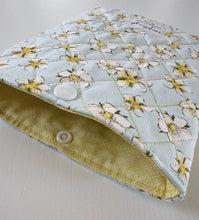 Load image into Gallery viewer, Quilted E-Reader Sleeve - White Floral