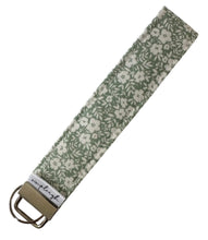Load image into Gallery viewer, Key Wristlet - Flora