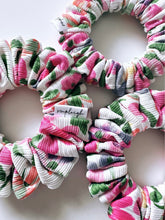 Load image into Gallery viewer, Summer Blooms Bamboo Ribbed Scrunchie
