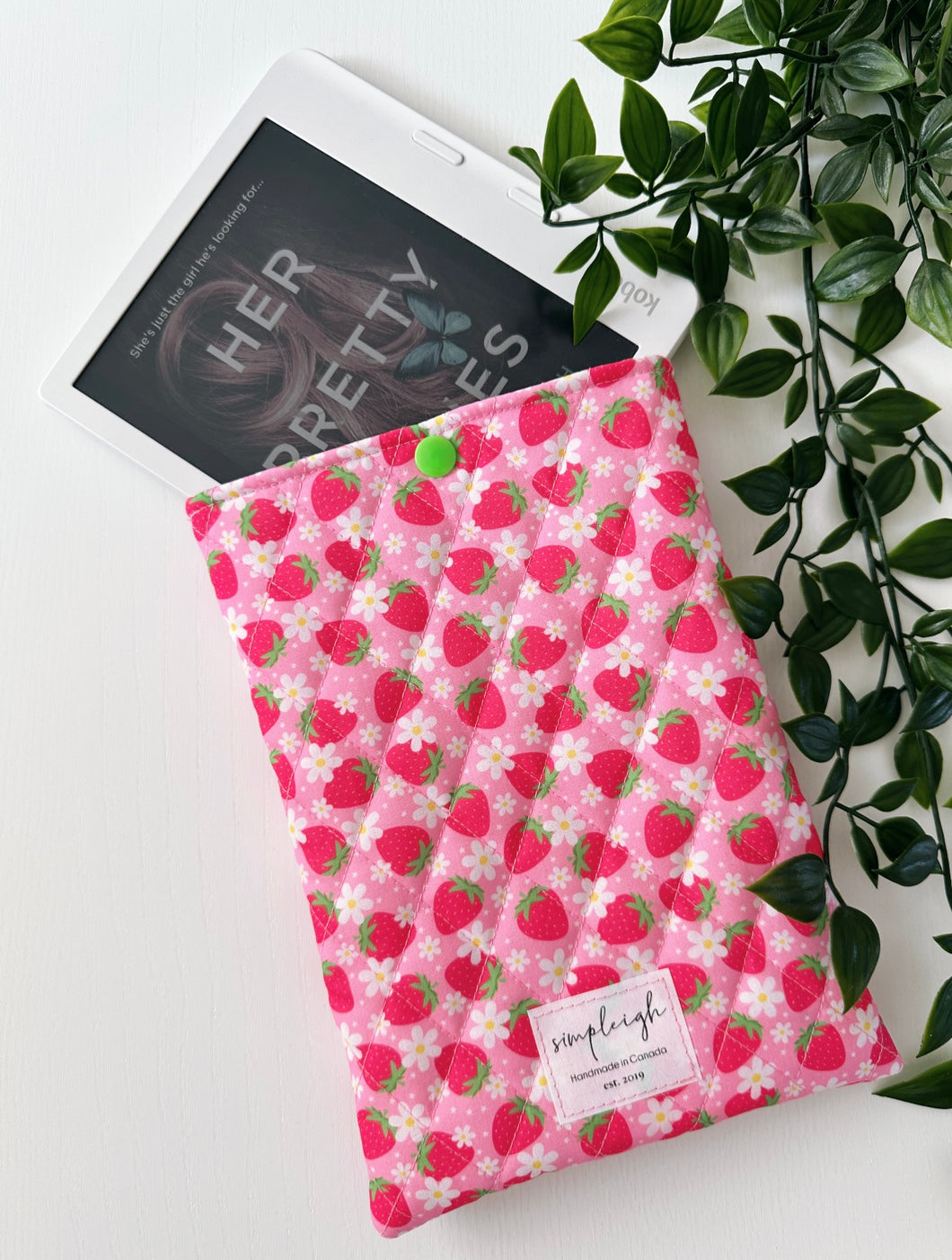Quilted E-Reader Sleeve - Strawberries